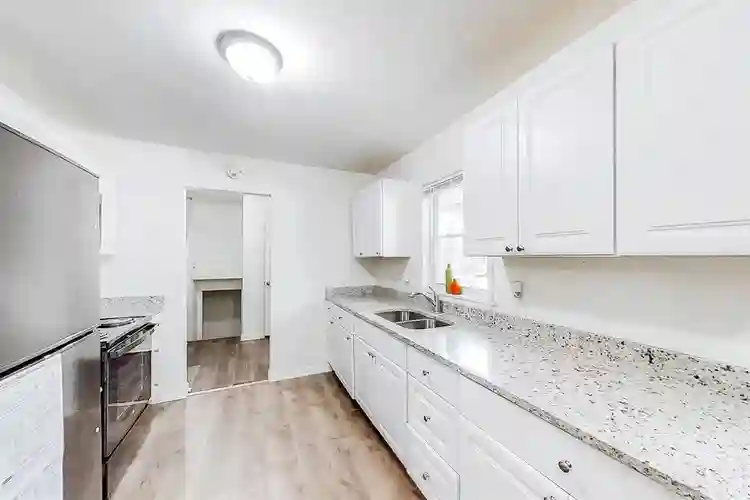 9 BR in Riverdale