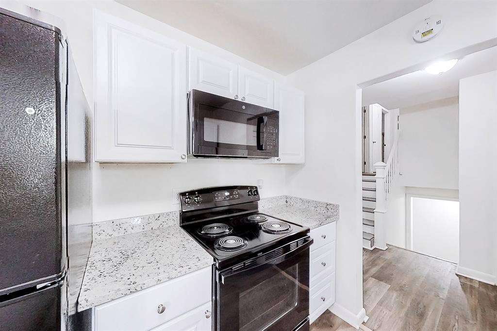 9 BR in Riverdale