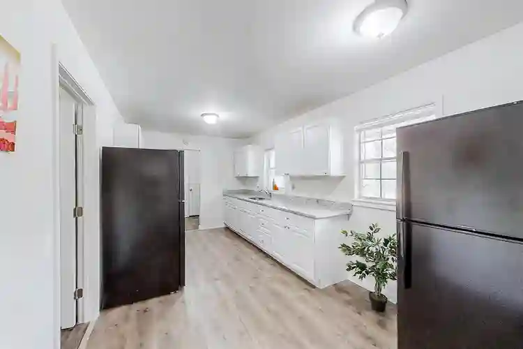 9 BR in Riverdale