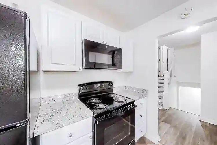 9 BR in Riverdale