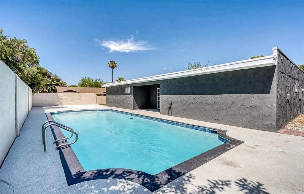6 BR in Las Vegas