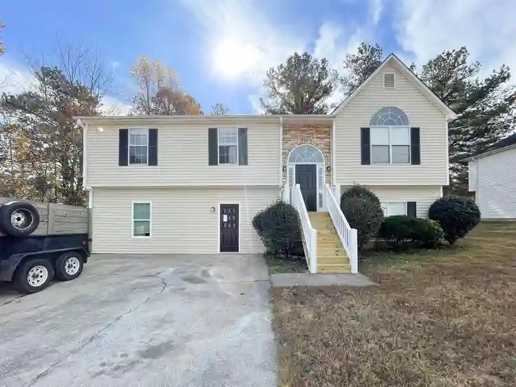 7 BR in Austell