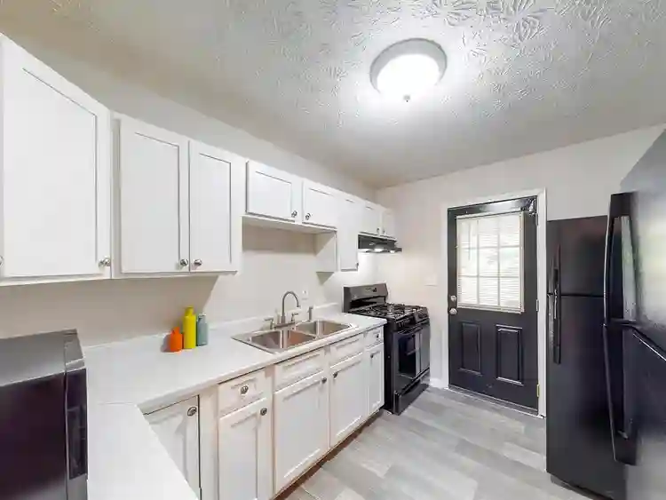 7 BR in Riverdale