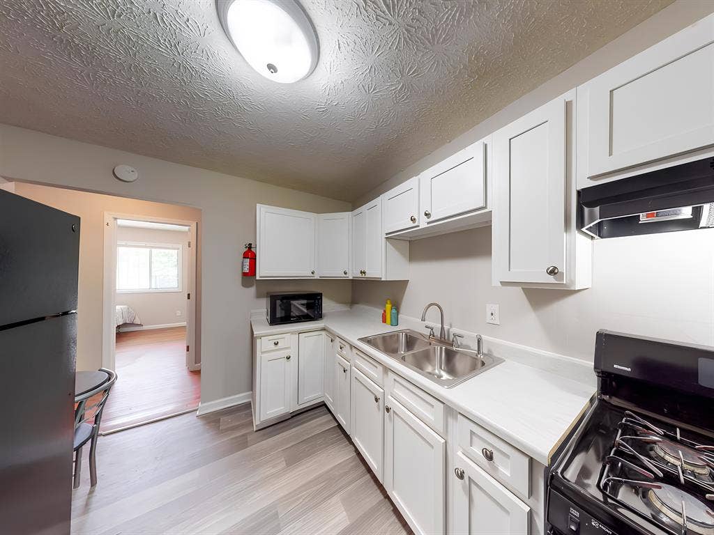 7 BR in Riverdale