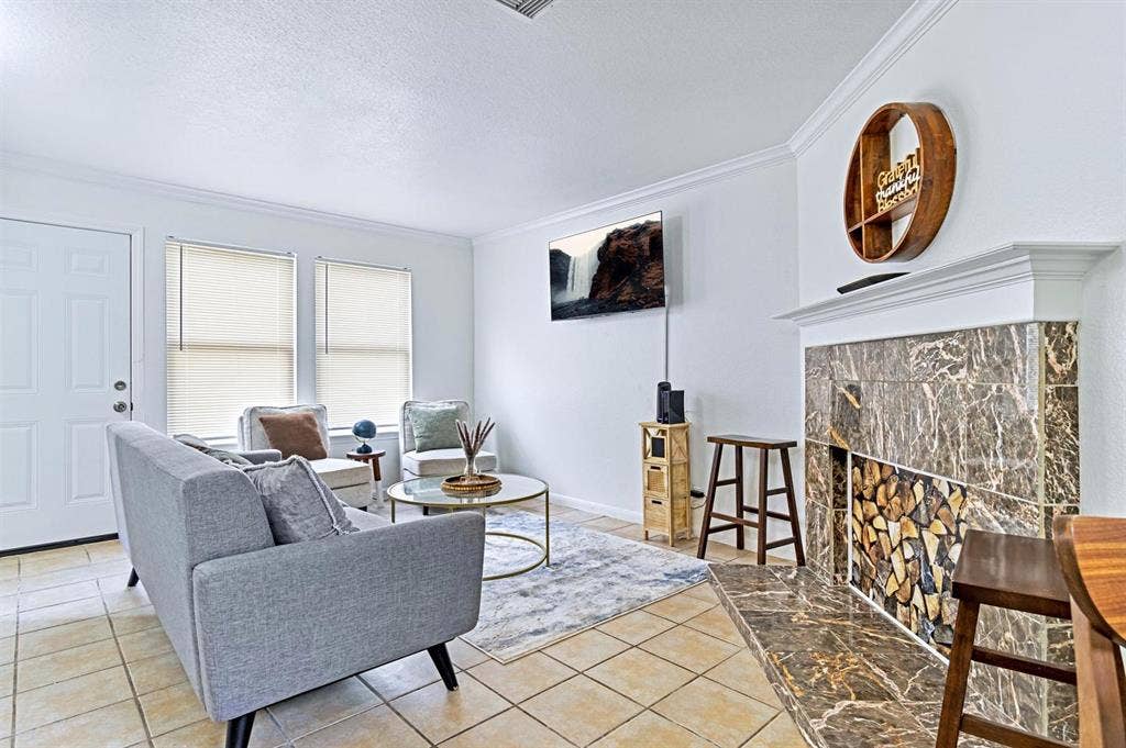 1 BR in Austin