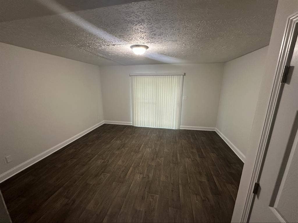 Lookinf for roommate