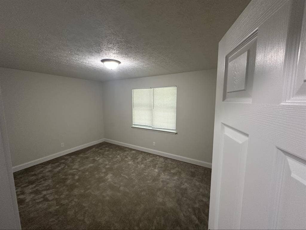 Lookinf for roommate