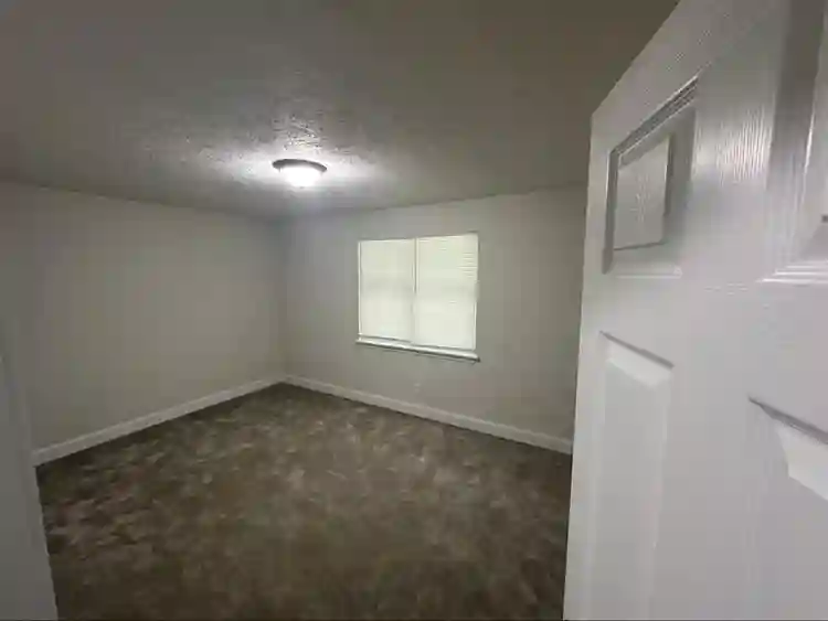 Lookinf for roommate