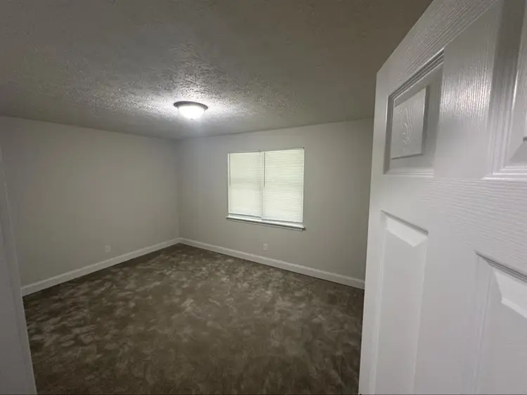 Lookinf for roommate