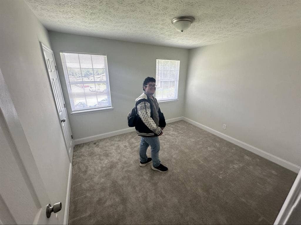 Lookinf for roommate