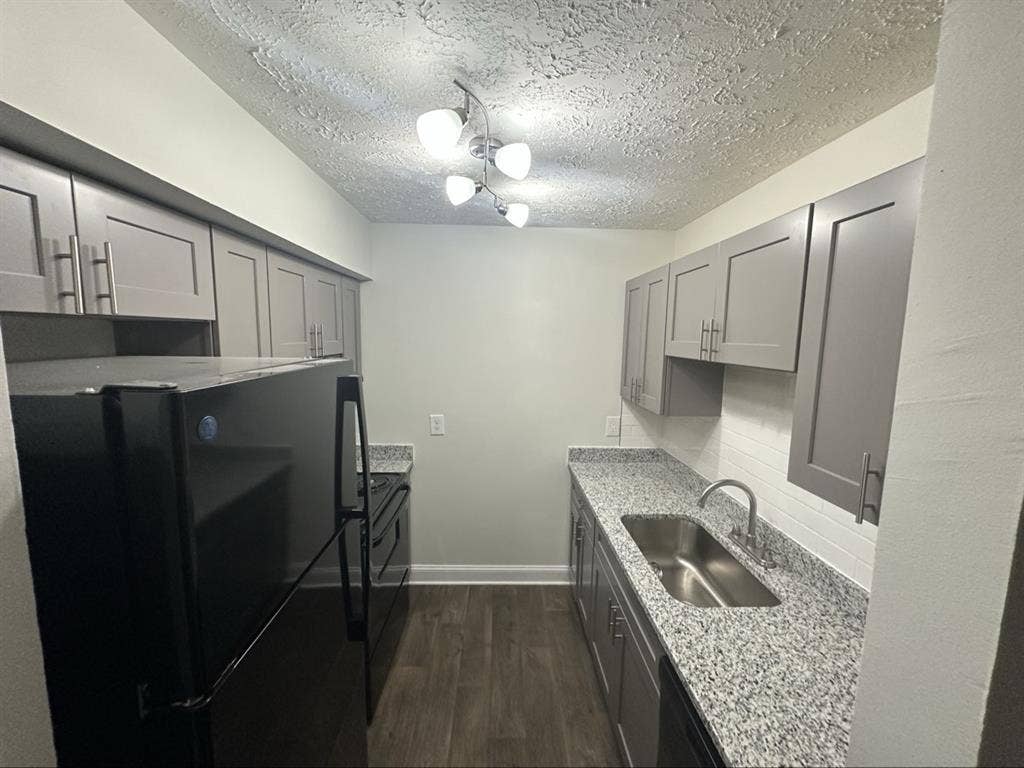 Lookinf for roommate