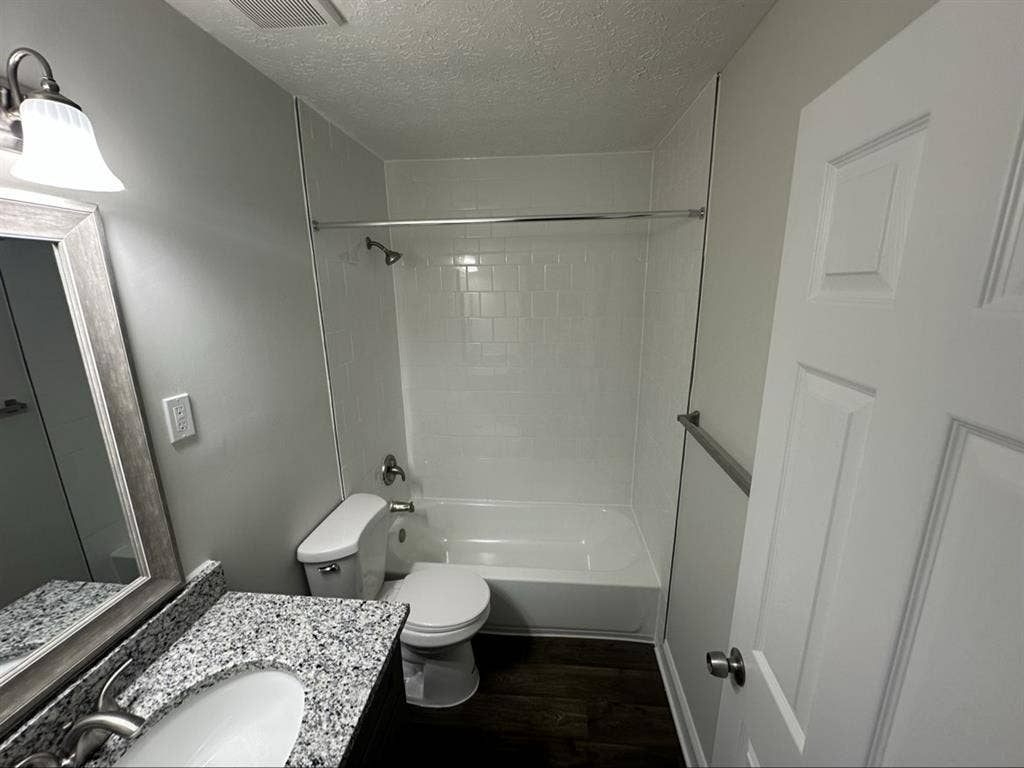 Lookinf for roommate