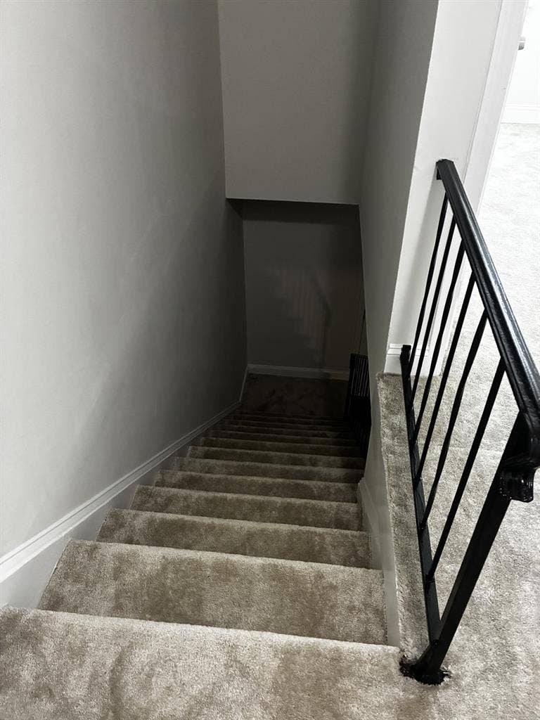 Lookinf for roommate