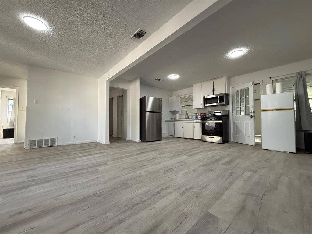 9 BR in Arlington
