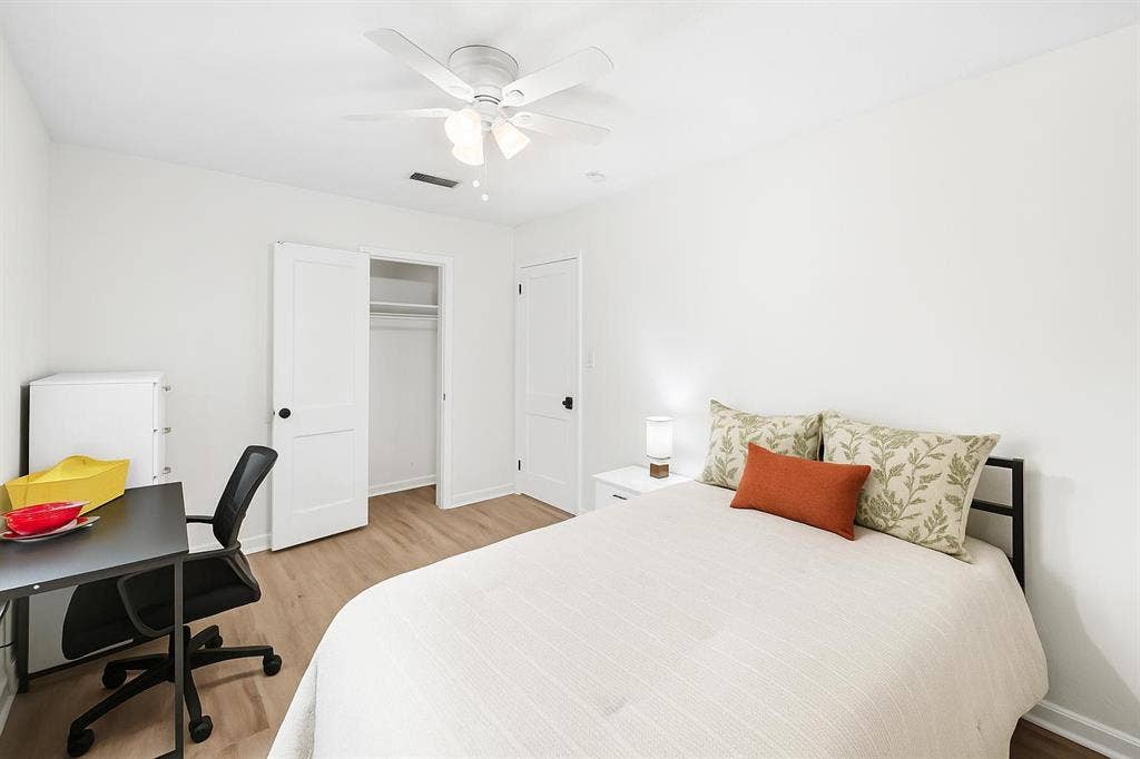 6 BR in Jacksonville