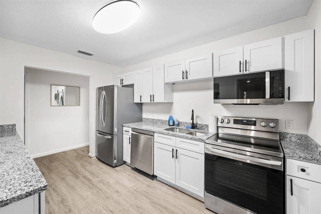 6 BR in Jacksonville