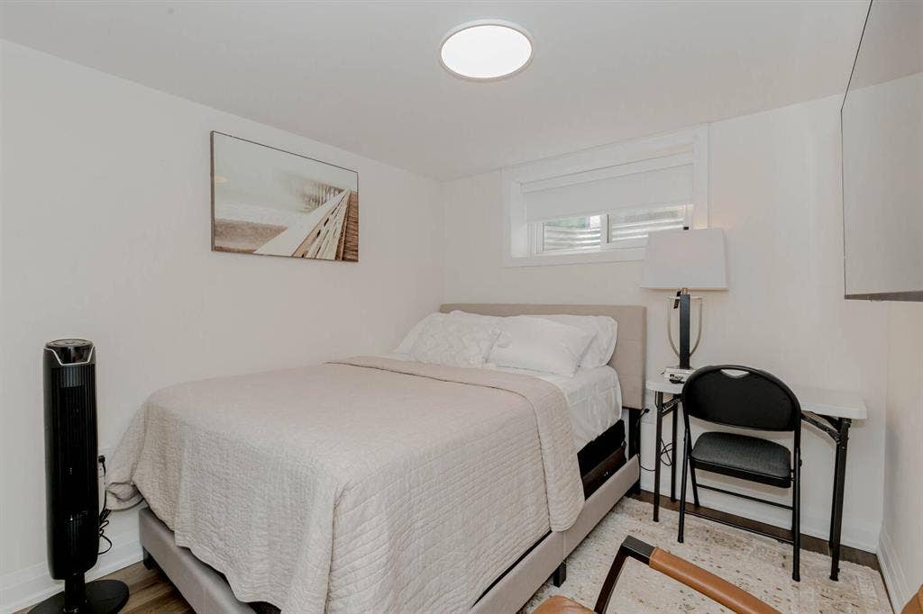 2bed basement apartment in Oakville