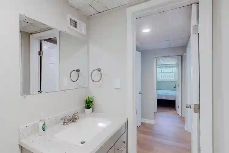 7 BR in Riverdale