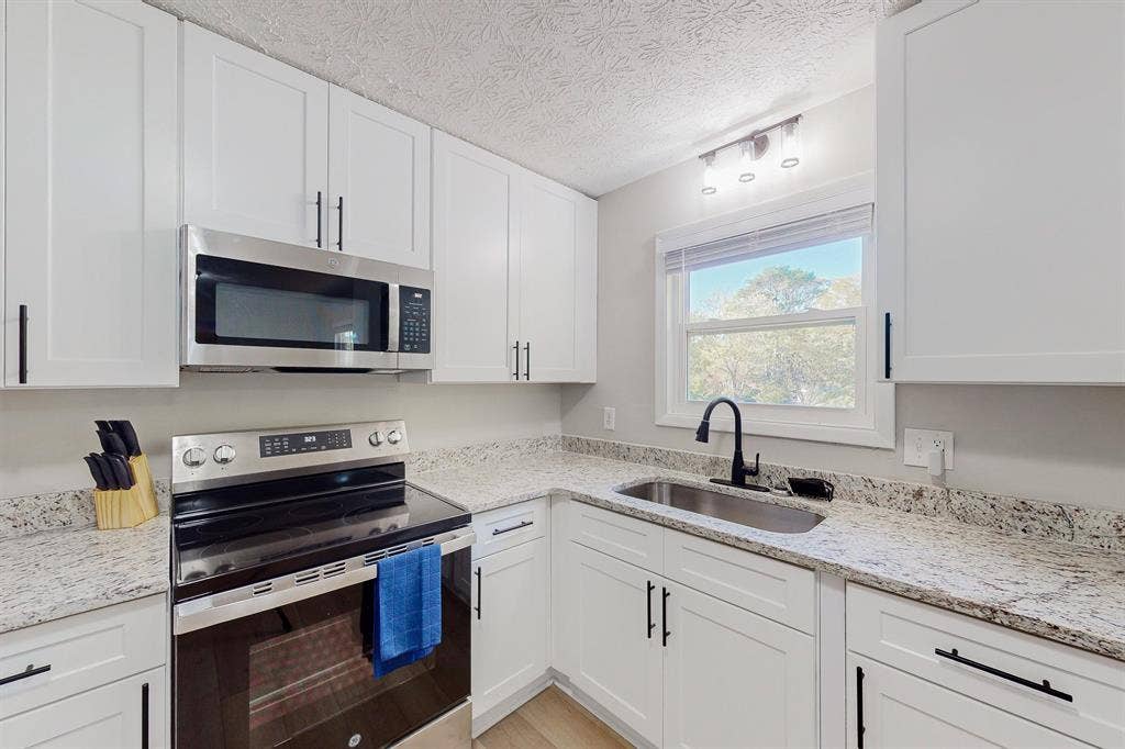7 BR in Riverdale
