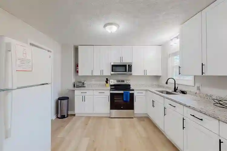 7 BR in Riverdale