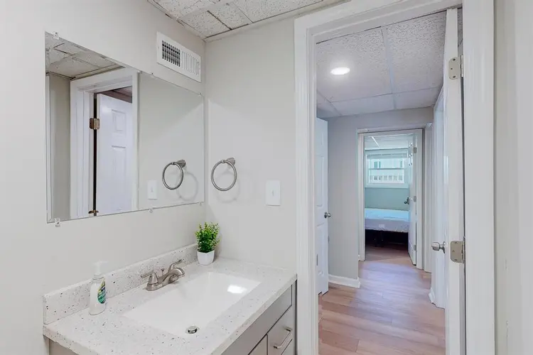 7 BR in Riverdale