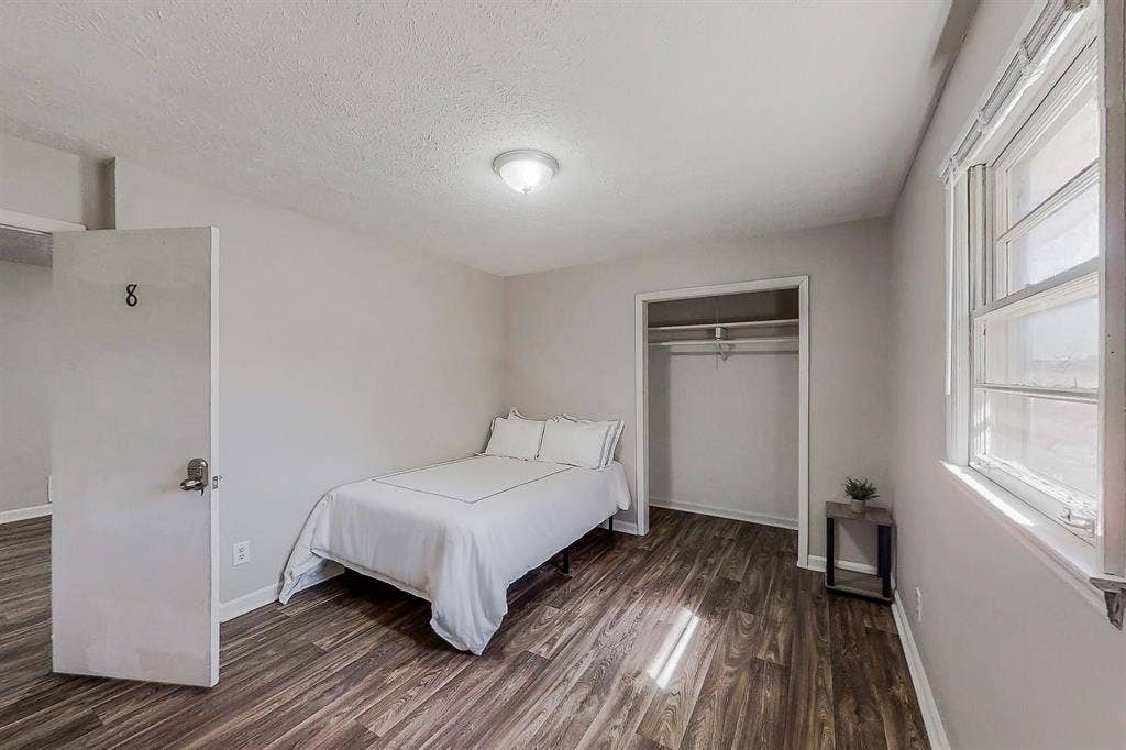 9 BR in Riverdale