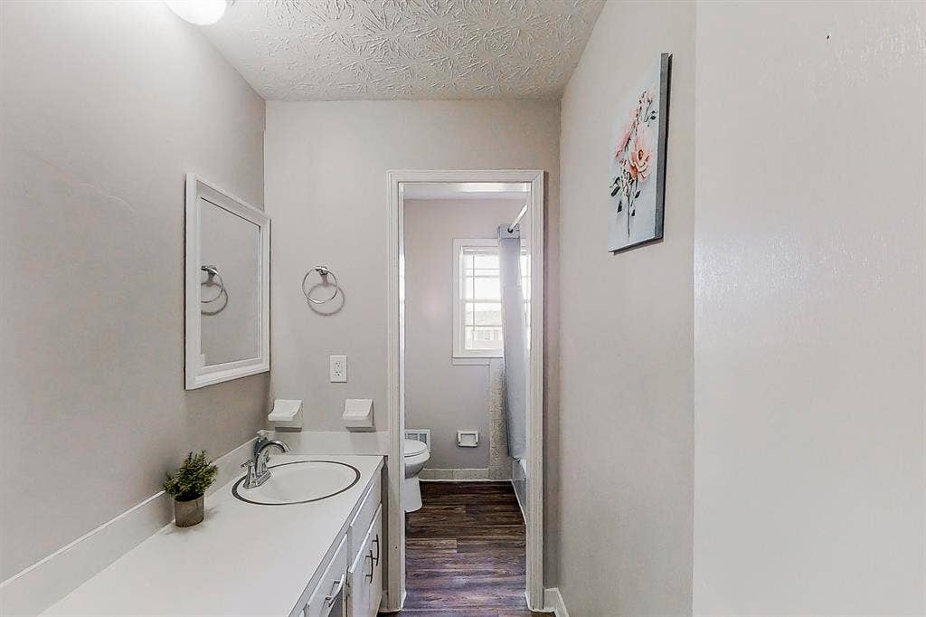 9 BR in Riverdale