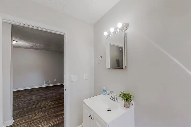 9 BR in Riverdale