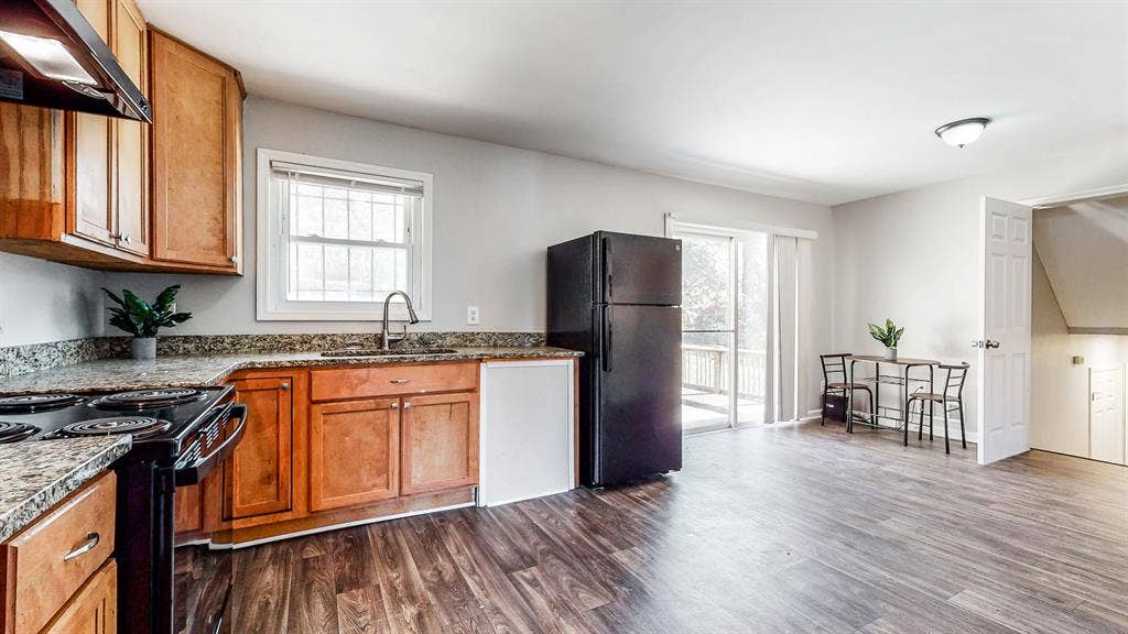 5 BR in College Park