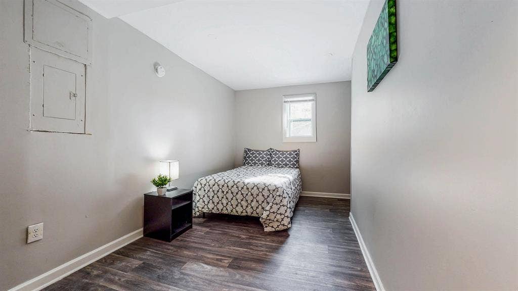 5 BR in College Park