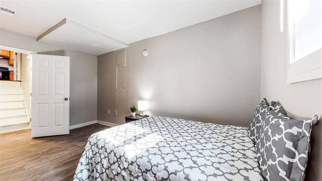 5 BR in College Park