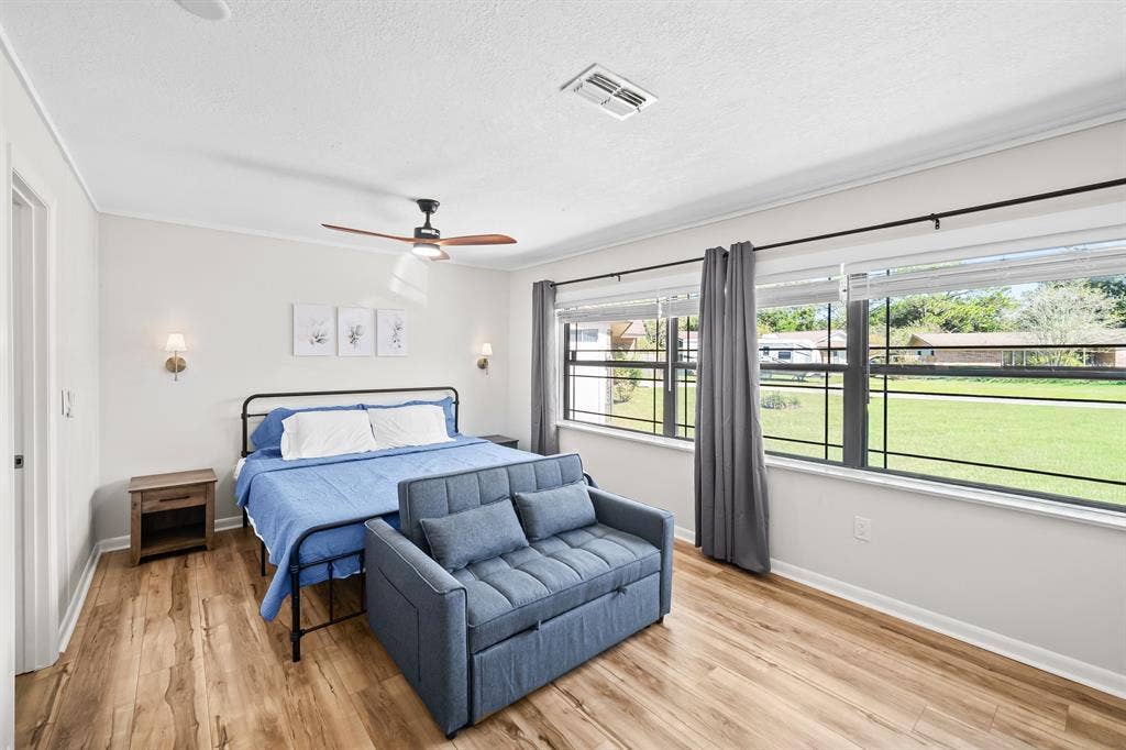 6 BR in Jacksonville