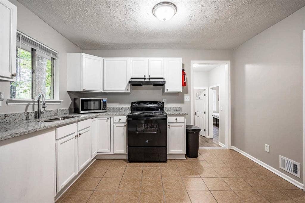6 BR in Jonesboro