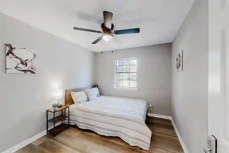 6 BR in Stone Mountain