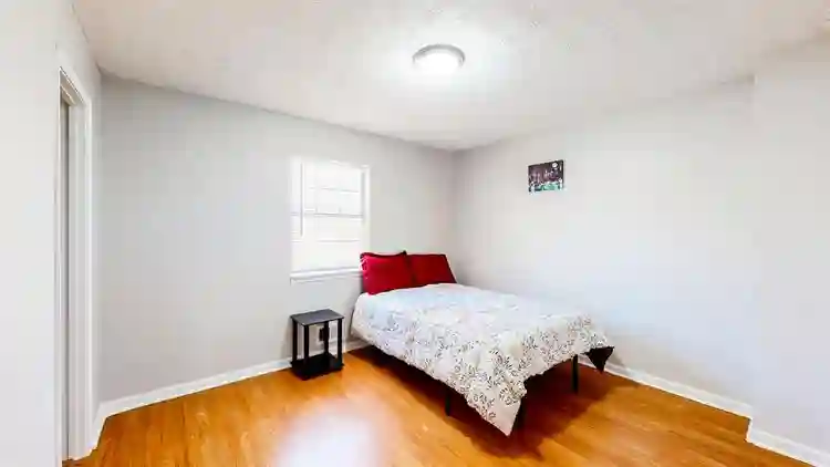 5 BR in Riverdale