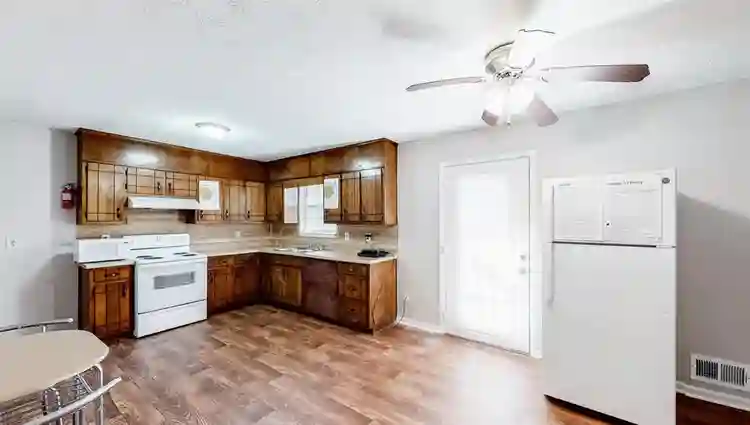 5 BR in Riverdale