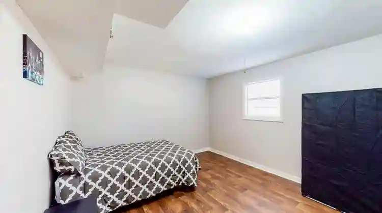 5 BR in Riverdale