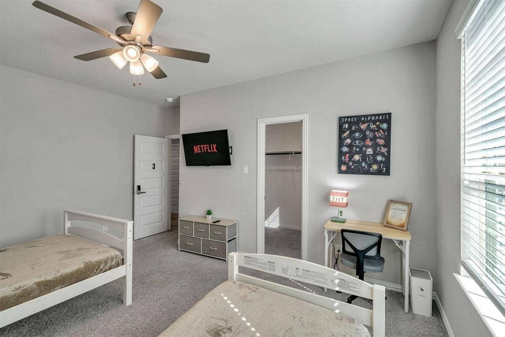 6 BR in Katy