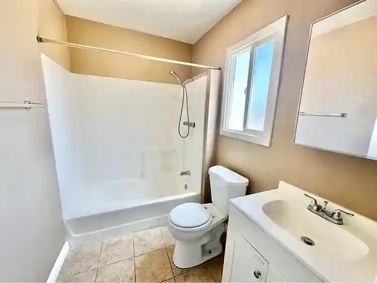 1Bedroom House+Office & RV Parking