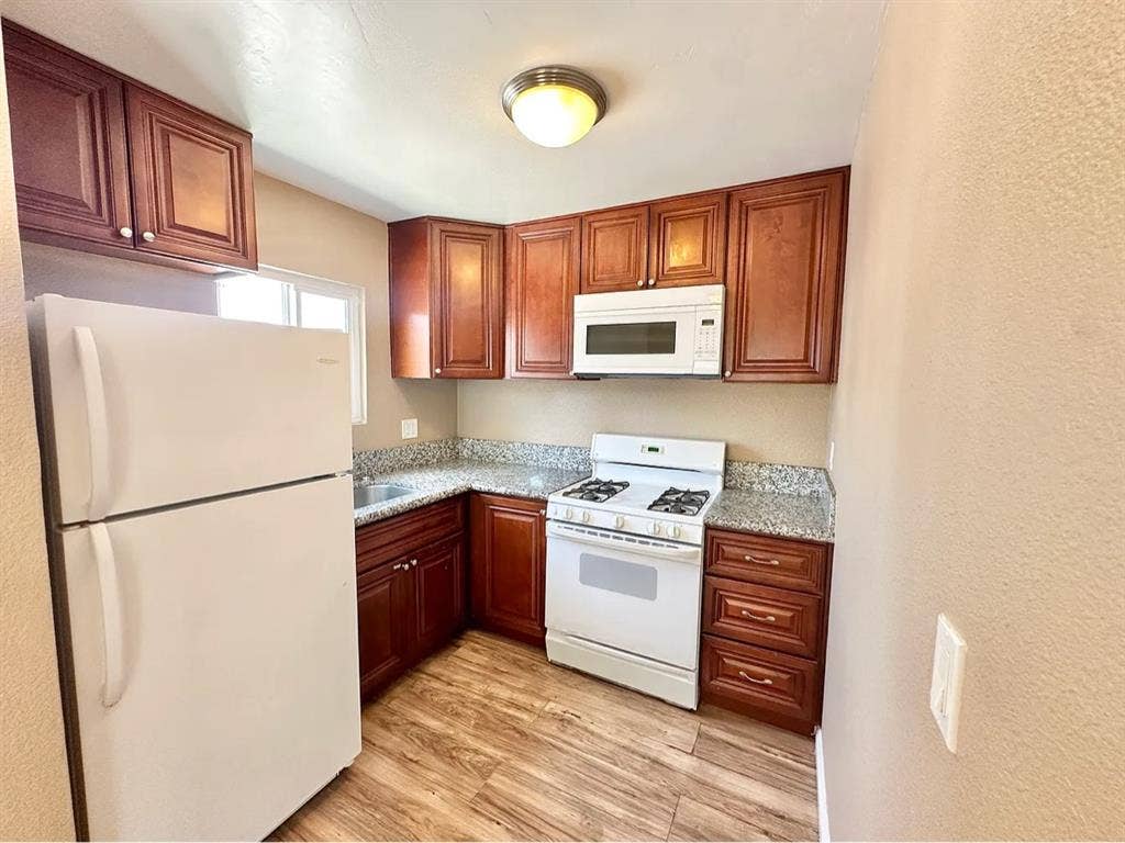 1Bedroom House+Office & RV Parking