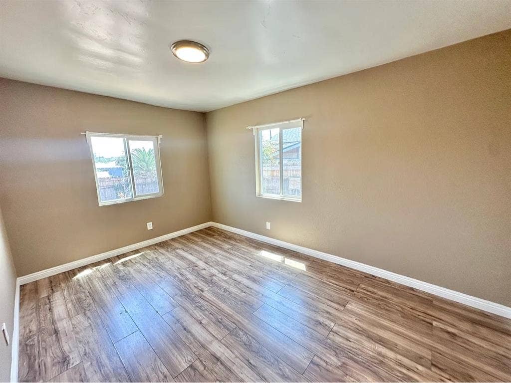 1Bedroom House+Office & RV Parking