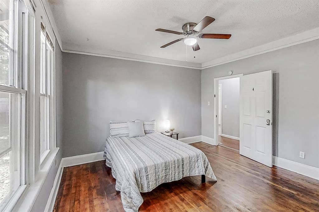 5 BR in Riverdale