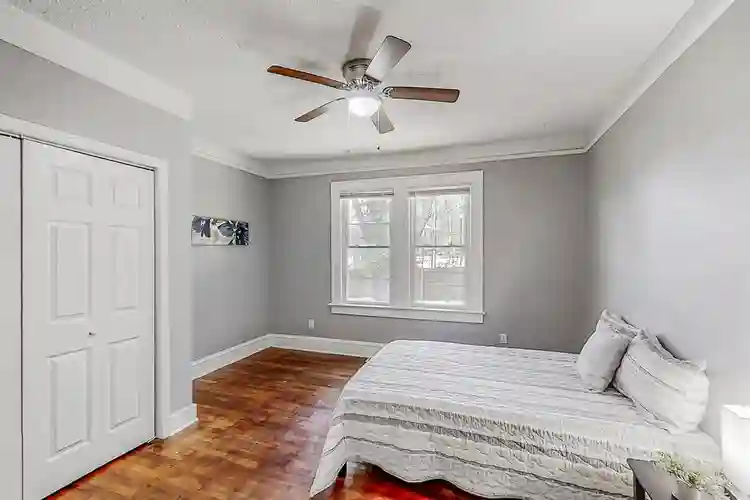 5 BR in Riverdale