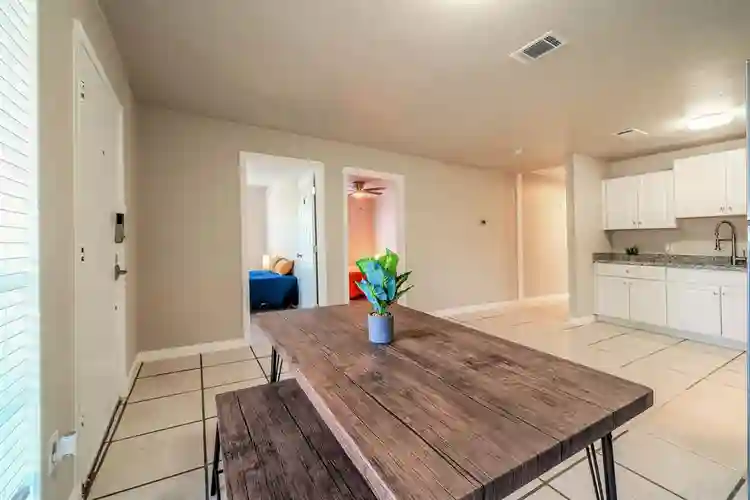 6 BR in Houston