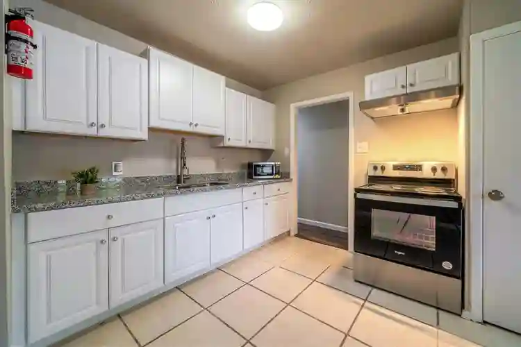 6 BR in Houston
