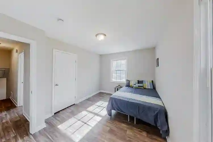 8 BR in Riverdale