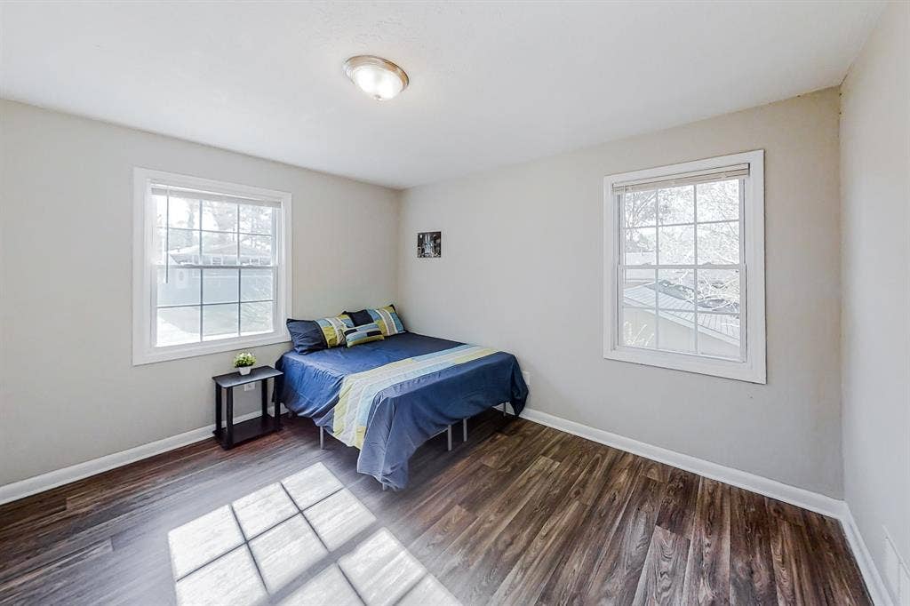 8 BR in Riverdale