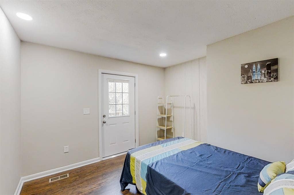 8 BR in Riverdale