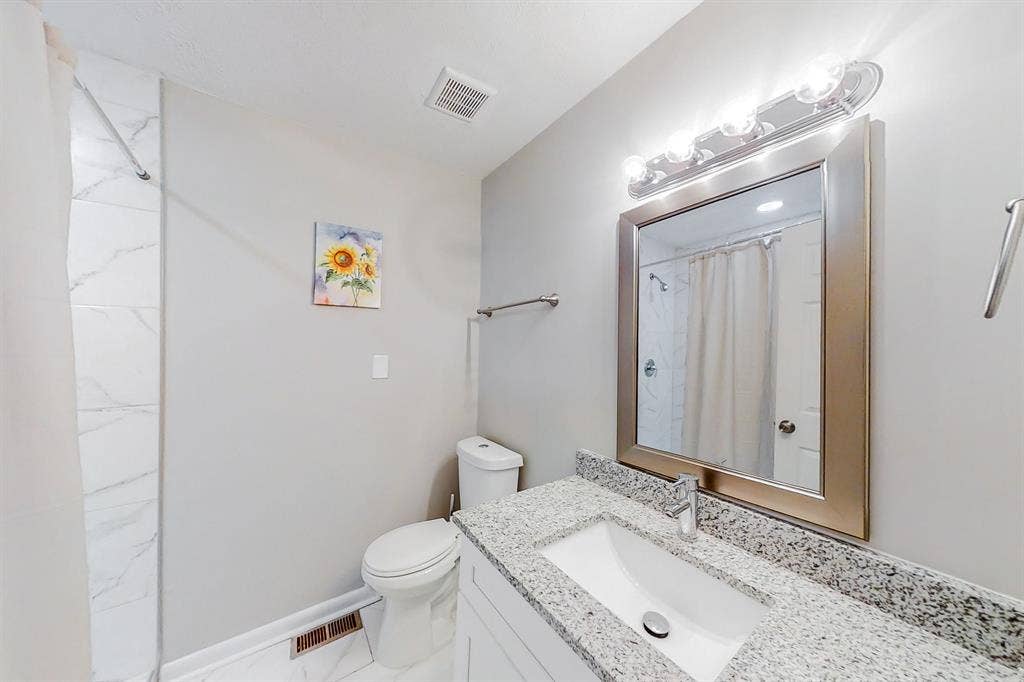 8 BR in Riverdale