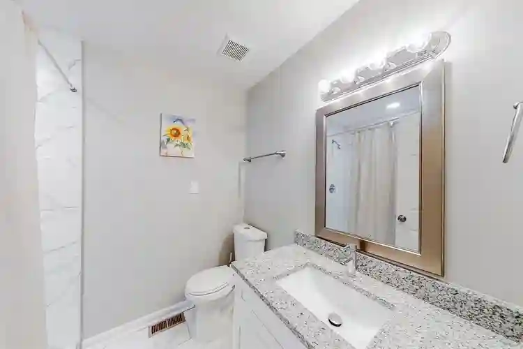 8 BR in Riverdale